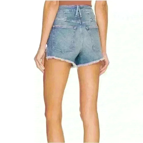 Good American “Good Curve" Blue Denim Shorts
Size 0/25 Excellent Condition! - Picture 3 of 9